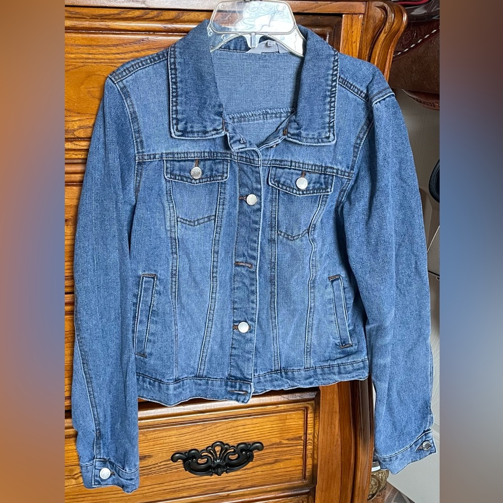 Ci Sono Blue Jean Jacket with Traditional Collar and Contrast Stitching